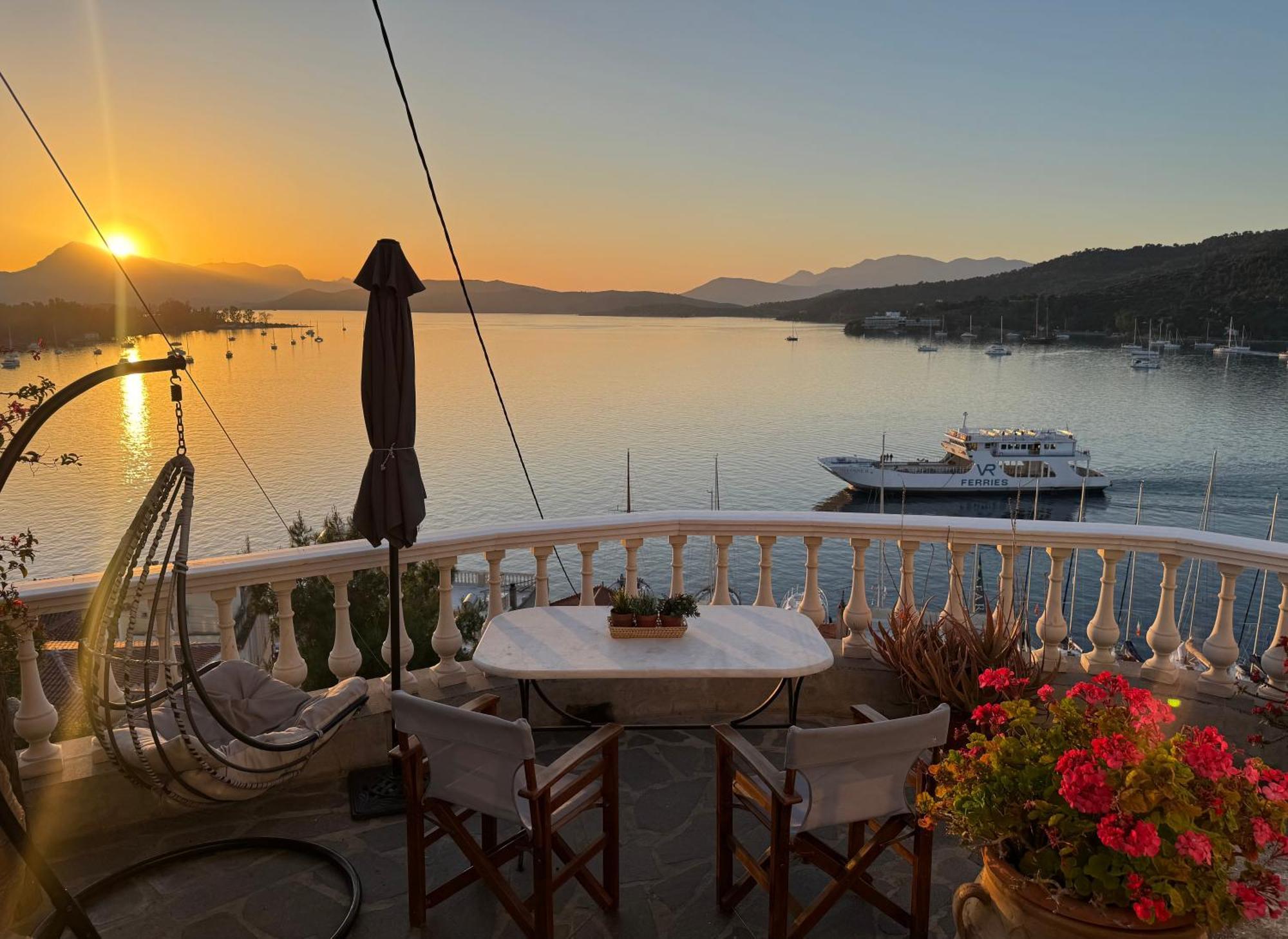 Kasteli Suite Poros Town Buitenkant foto